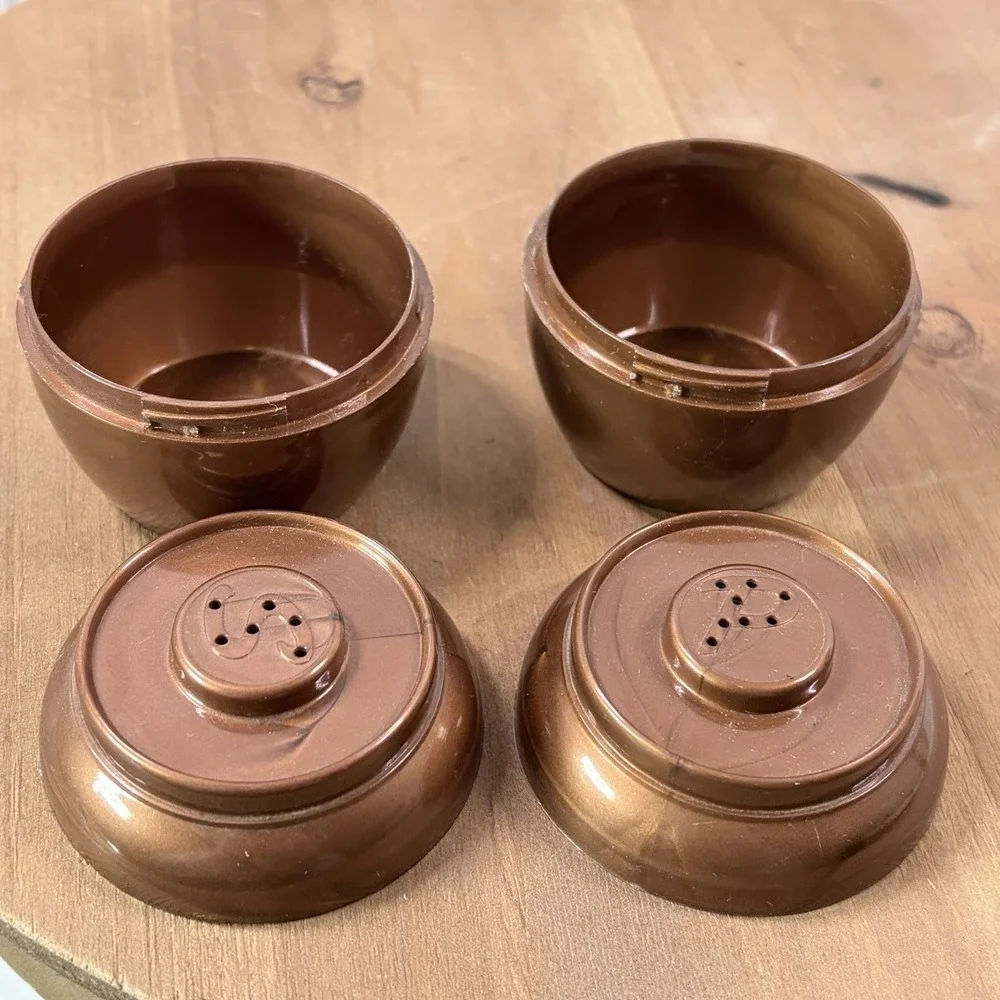 Vintage Admiration USA Bean Pot Style Salt & Pepper‎ Shakers Brown MCM
